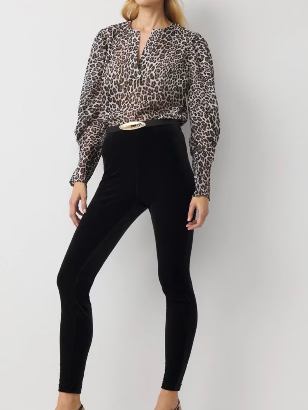 White House black market velvet pull on black high rise uncle XXS